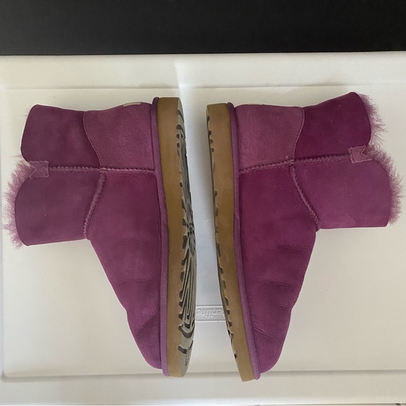 UGG Mini UGGs Boots "Mini Bailey" with Button - Picture 3 of 11